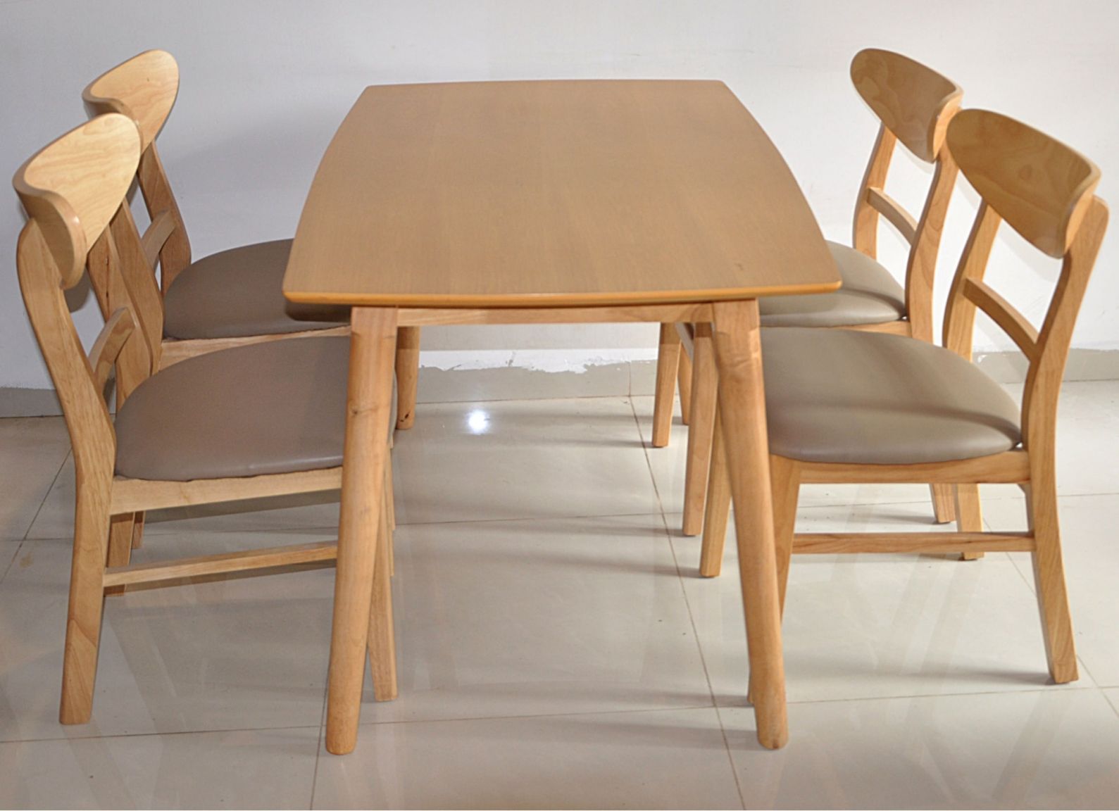 Bộ bàn ghế gỗ phòng khách 7 triệu bằng gỗ tần bì cao cấp