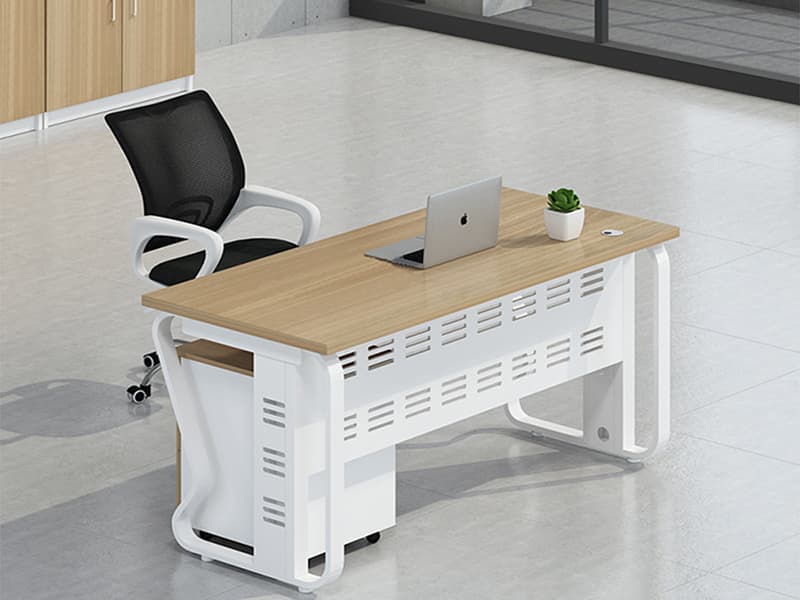 Các mẫu bàn làm việc giá rẻ Hà Nội dùng cho văn phòng có thiết kế tối giản, ít chi tiết phù hợp với môi trường công sở