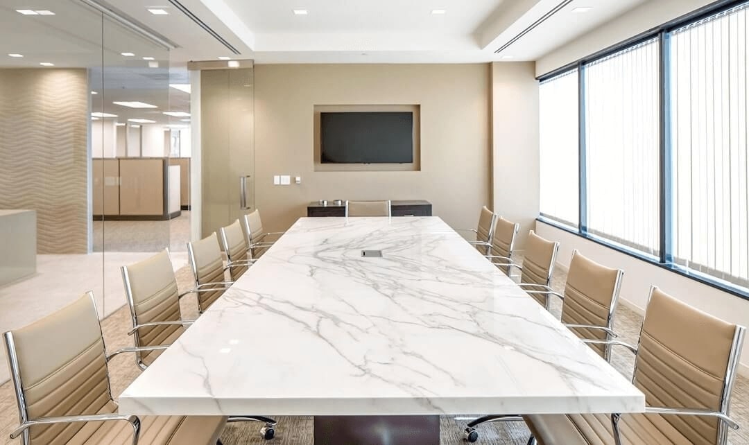 Chất lượng bàn làm việc mặt đá trong phòng họp cao cấp, tăng độ bền cho sản phẩm