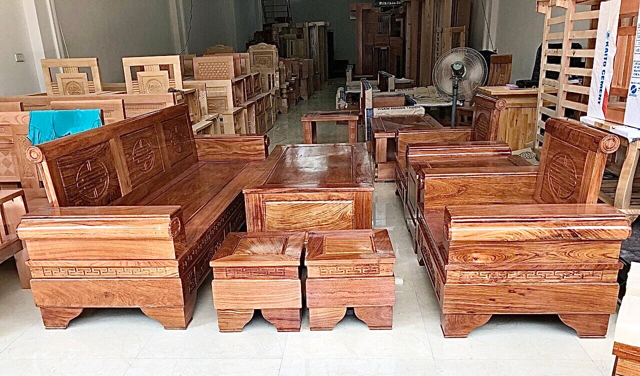 Gỗ để làm những bộ bàn ghế gỗ phòng khách 7 triệu sẽ không được xử lý kỹ càng, tính thẩm mỹ thấp