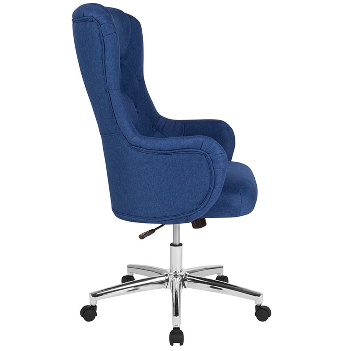 Ghế văn phòng màu xanh với phần lưng có chiều cao lớn hơn giúp người dùng có sự thuận tiện