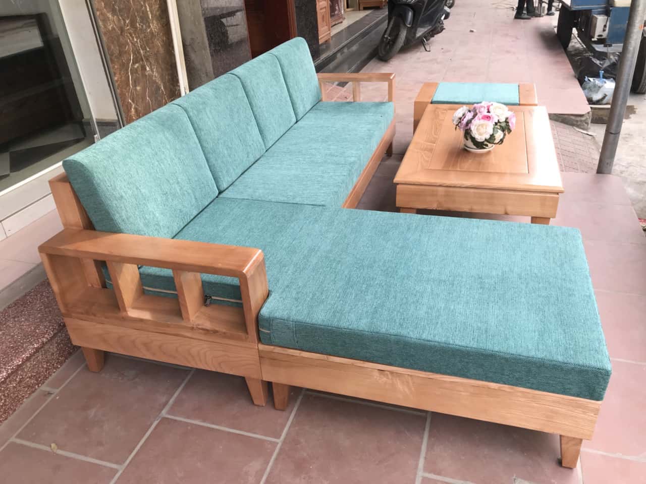 Mẫu bàn ghế sofa gỗ sồi tự nhiên bọc vải nỉ sang trọng