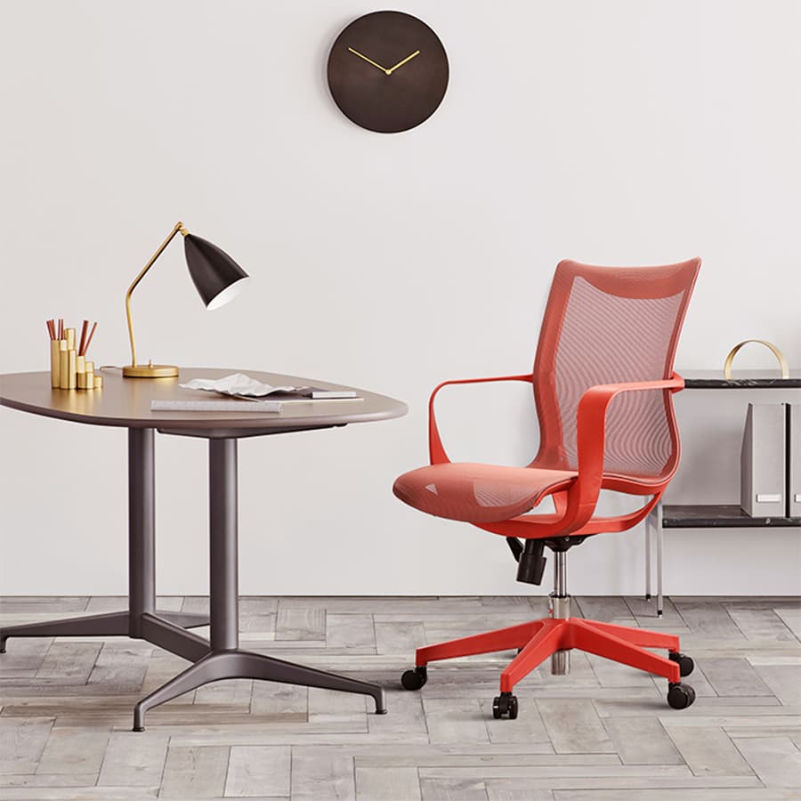 Mẫu ghế văn phòng màu đỏ được nhiều người dùng yêu thích