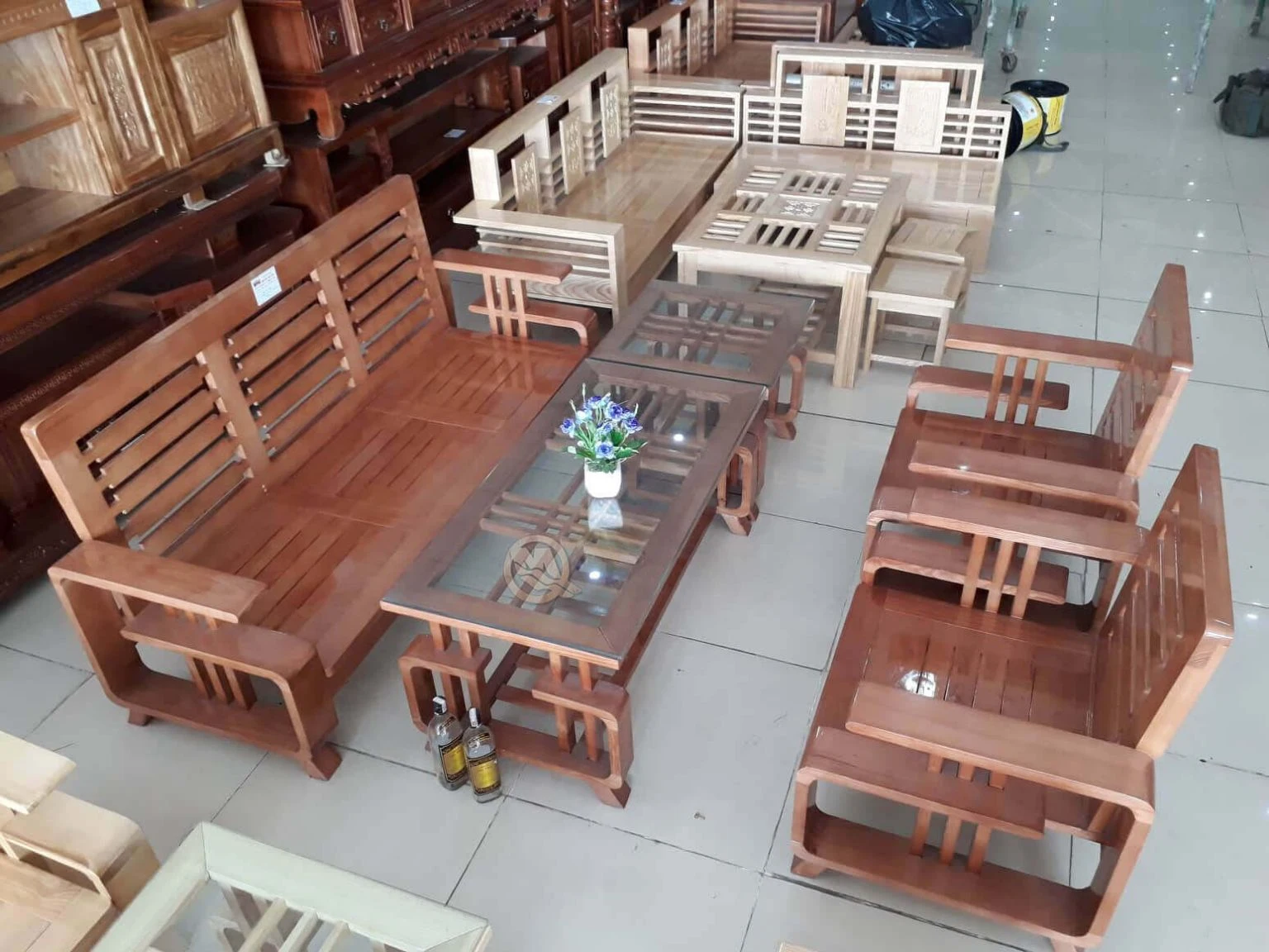 Bộ bàn ghế gỗ phòng khách giá 3 triệu gồm 4 món đơn giản, tinh tế, hơi hướng cổ xưa