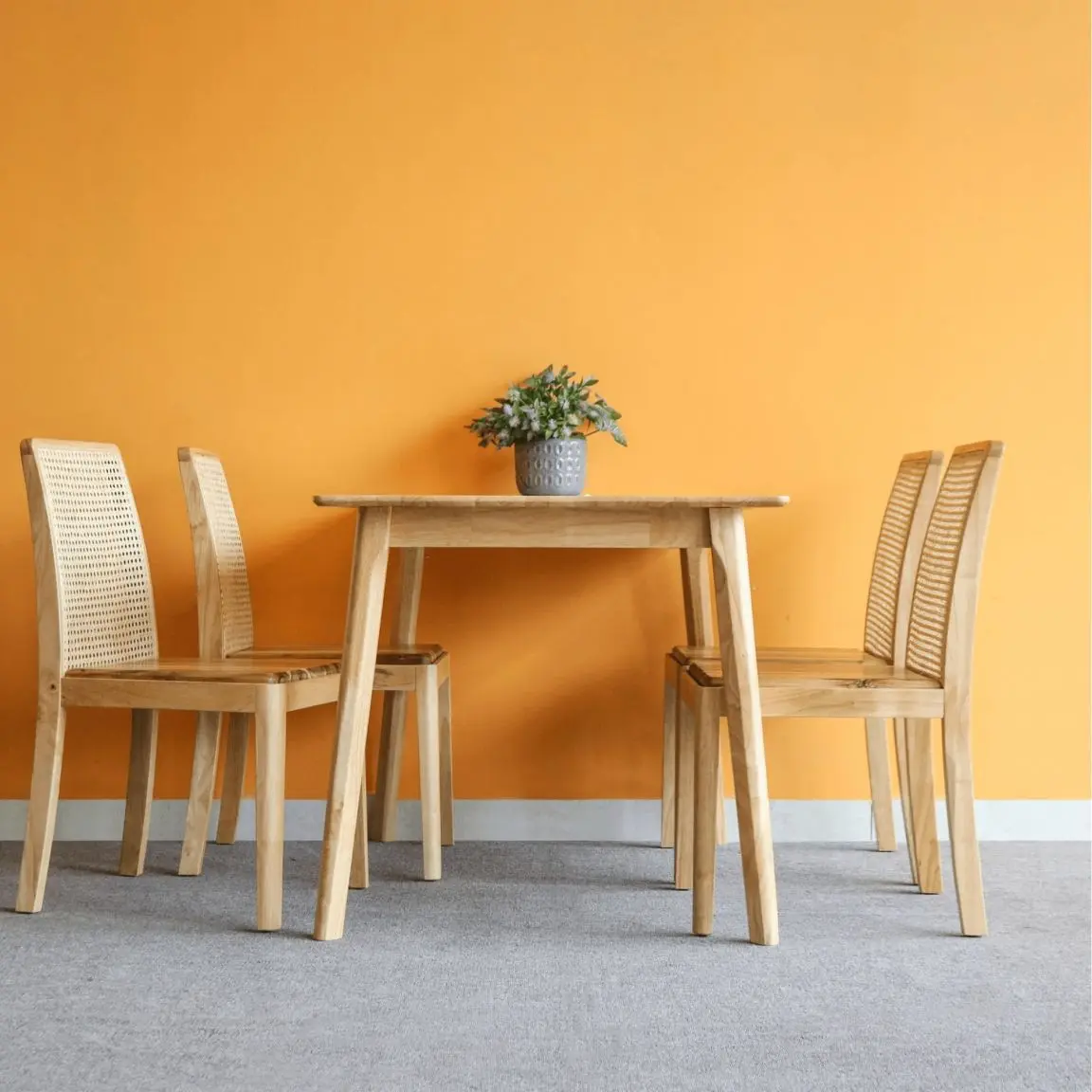 Sức hút của các bộ bàn ăn 4 ghế hiện đại bằng gỗ tự nhiên cao cấp