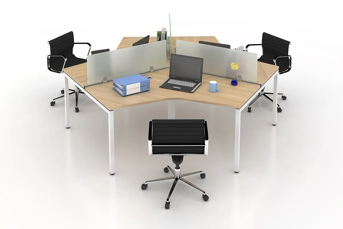 Mẫu bàn làm việc văn phòng có vách ngăn giúp tăng sự tập trung và hiệu quả công việc cho người dùng