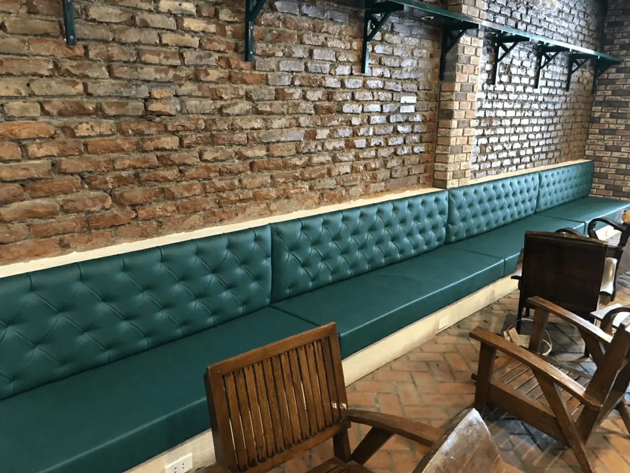 Ghế băng dài quán cafe dạng sofa có thiết kế mới lạ
