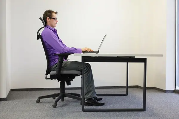 Độ cao của ghế chống đau lưng phù hợp sẽ giúp cho chân luôn thoải mái