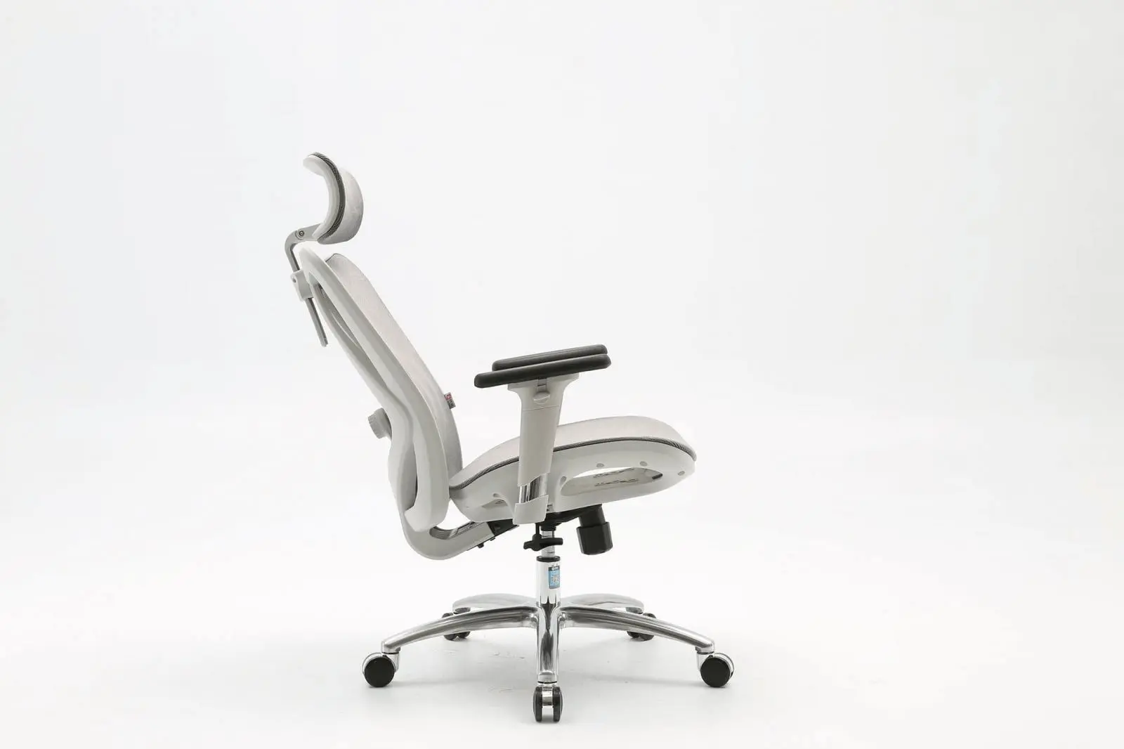 Phần tay ghế được thiết kế hiện đại, linh động, dễ dàng thay đổi chiều hướng