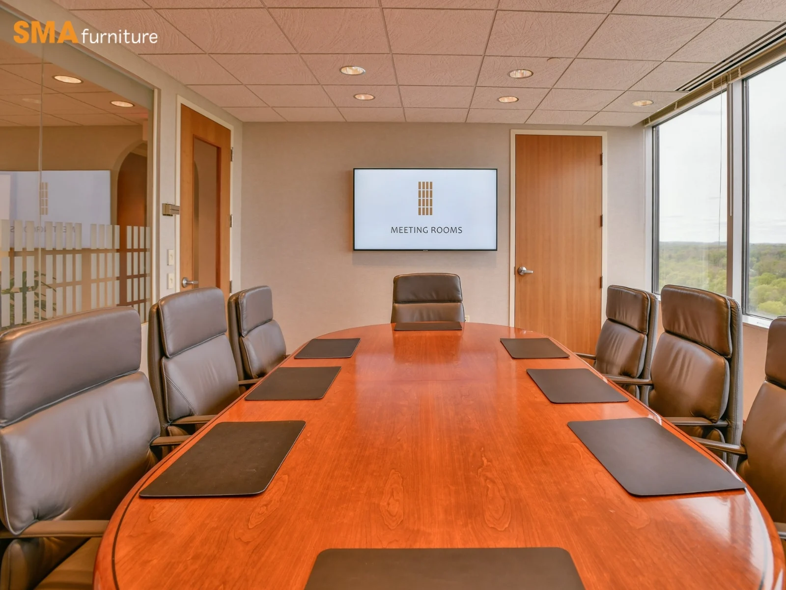 Thiết kế bàn họp dáng Oval độc đáo chiếm được cảm tình của các chủ doanh nghiệp