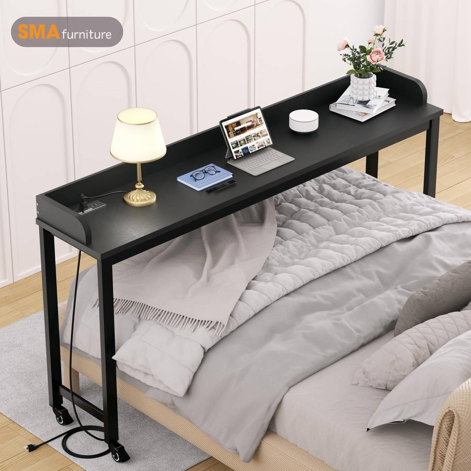 Bàn để laptop trên giường mang lại cảm giác thoải mái khi sử dụng