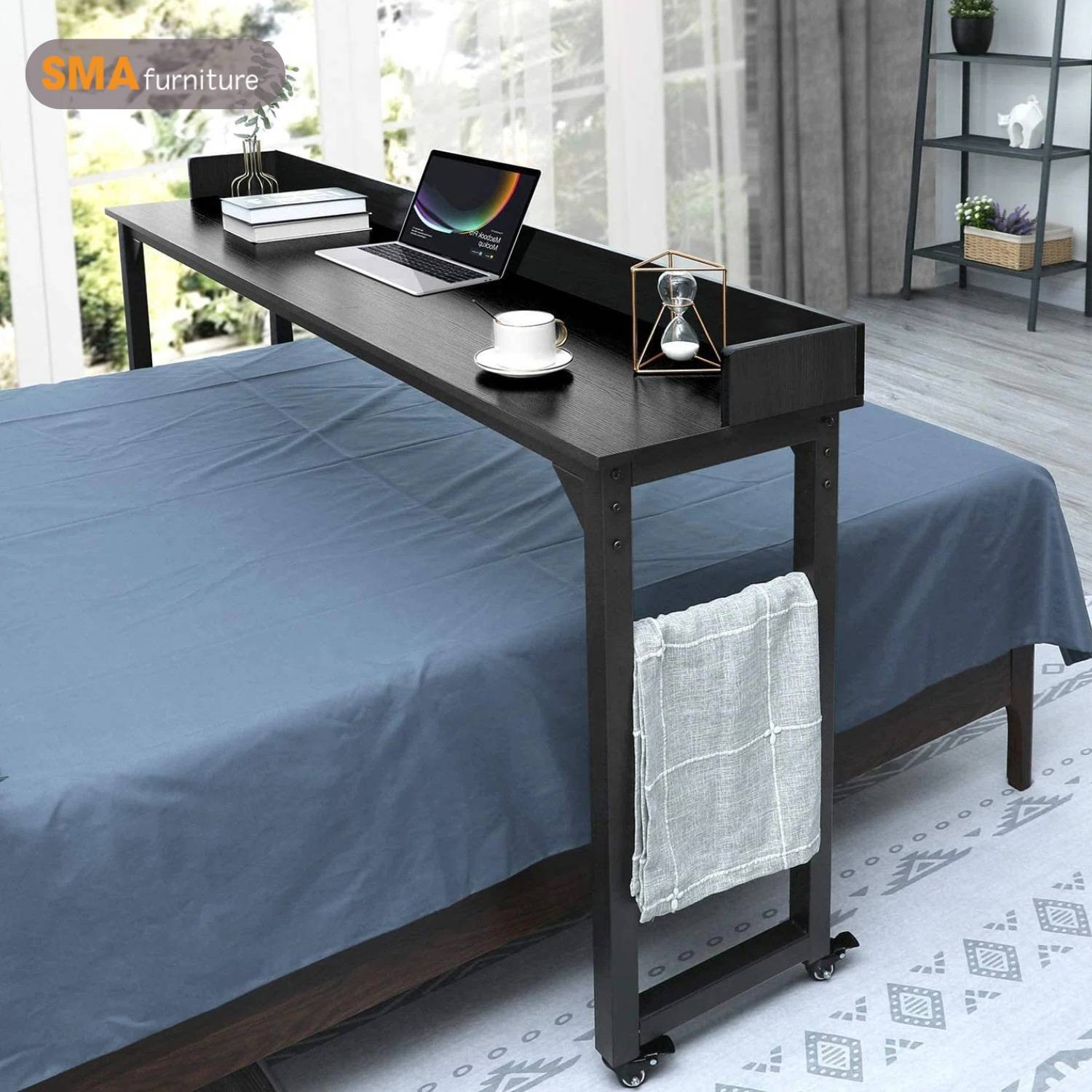 Chân bàn để laptop trên giường được lắp thêm bánh xe linh hoạt có thể xoay 360 độ