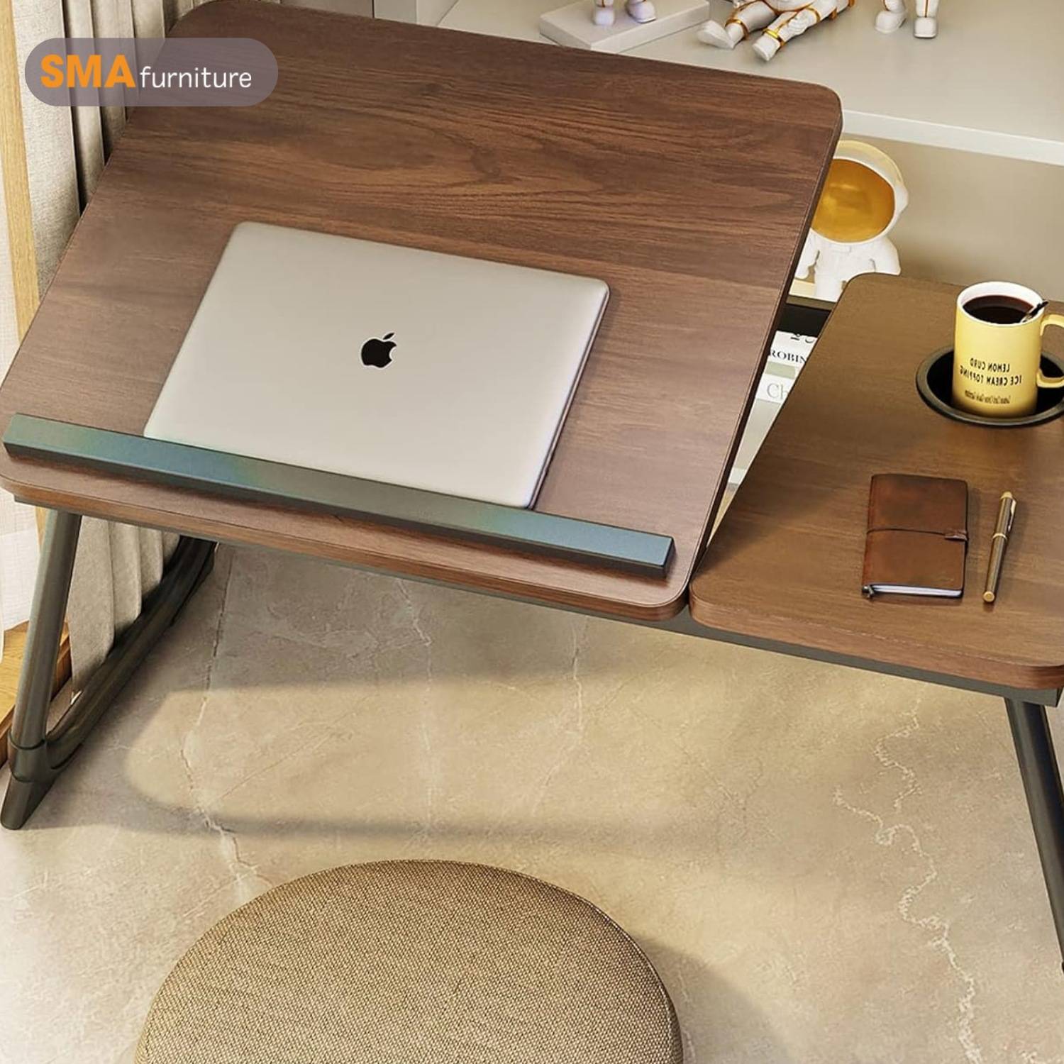 Bàn kê laptop trên giường có kích thước phù hợp