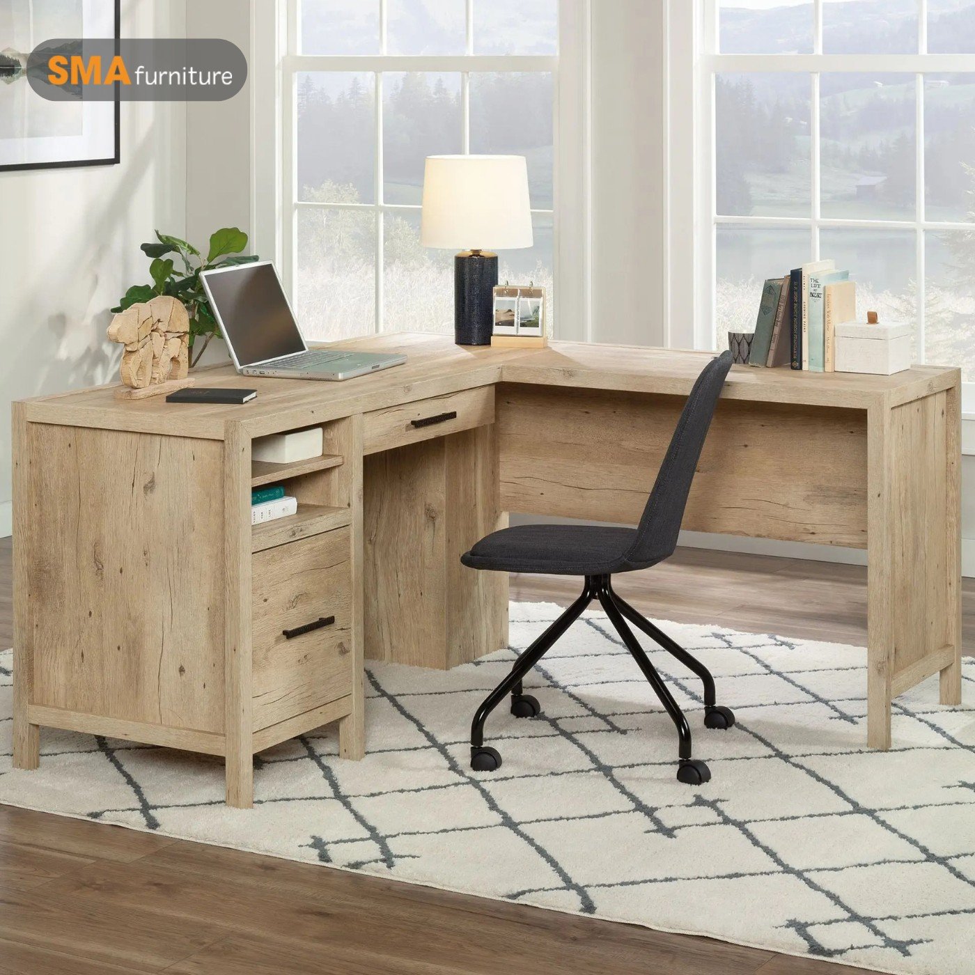 Tại sao nên mua bàn làm việc gỗ cao su tại SMA Furniture