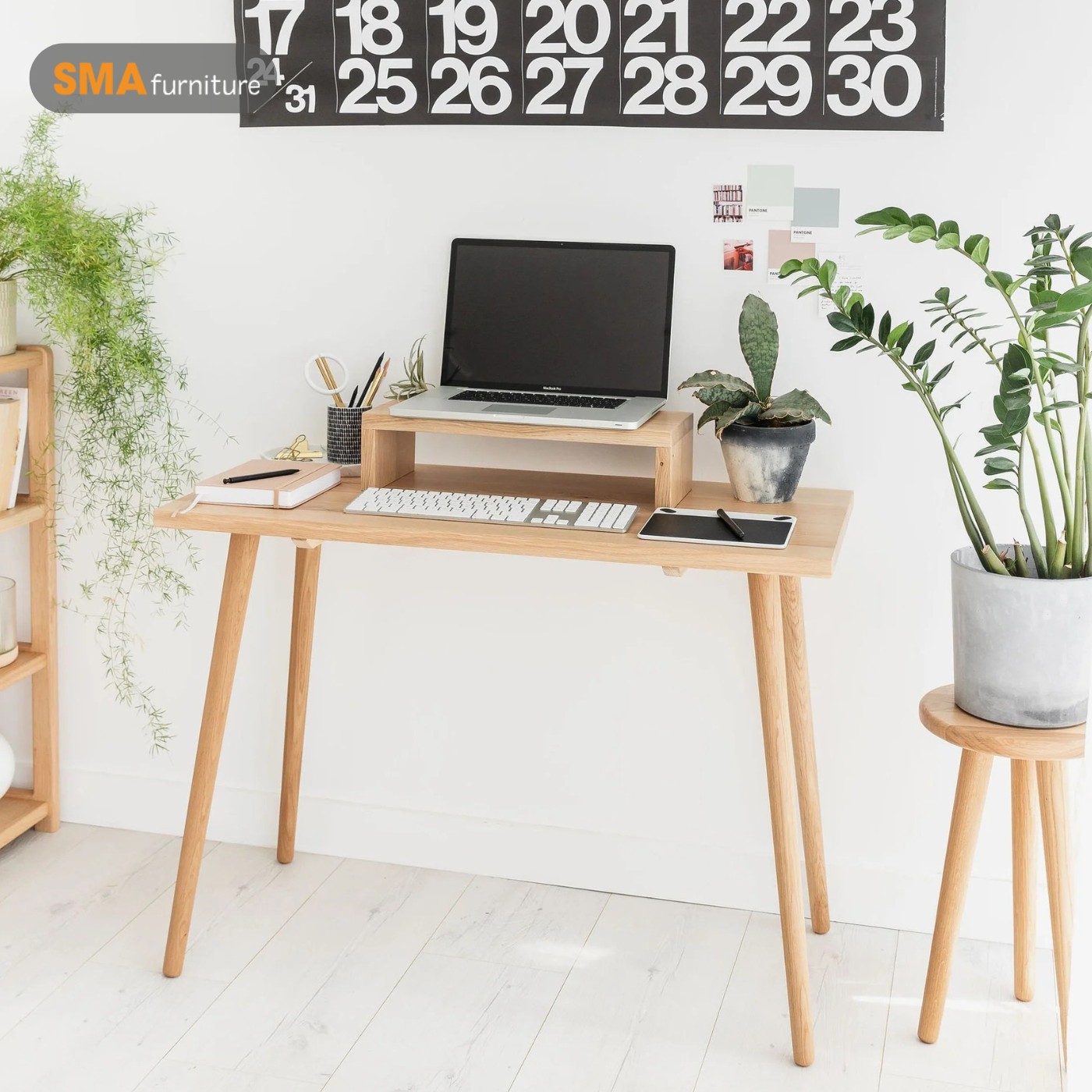 Mẫu bàn làm việc gỗ cao su có tủ kệ giúp sắp xếp đồ dùng tốt hơn