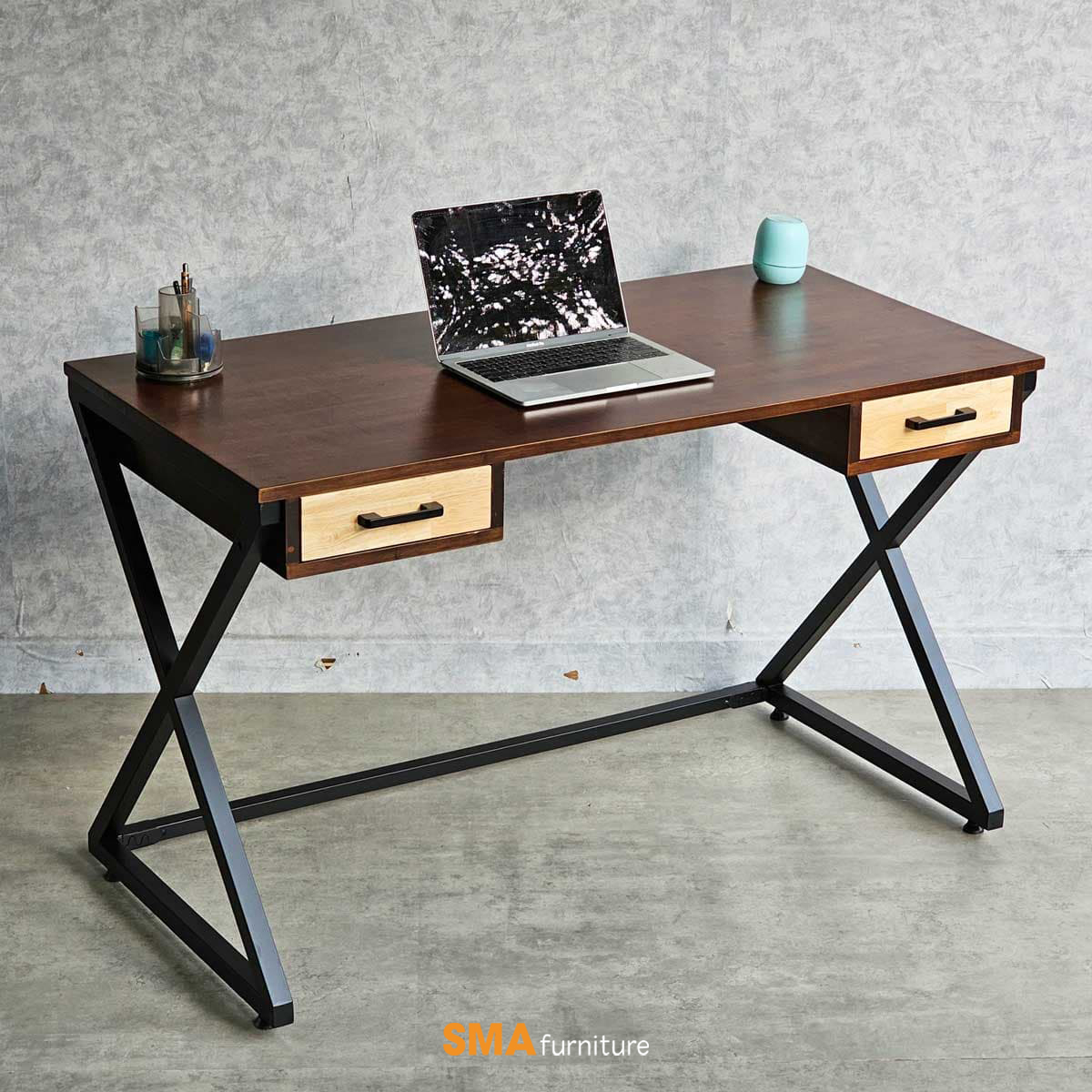 Mẫu bàn làm việc chân sắt chữ X có thể tháo rời tiện lợi
