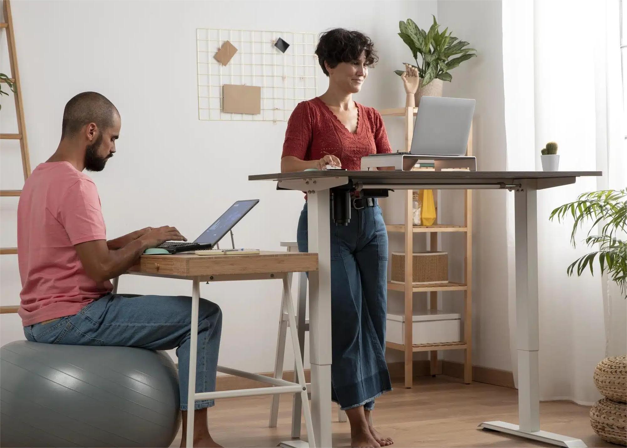 Mẫu bàn ergonomic mang kiểu dáng hiện đại